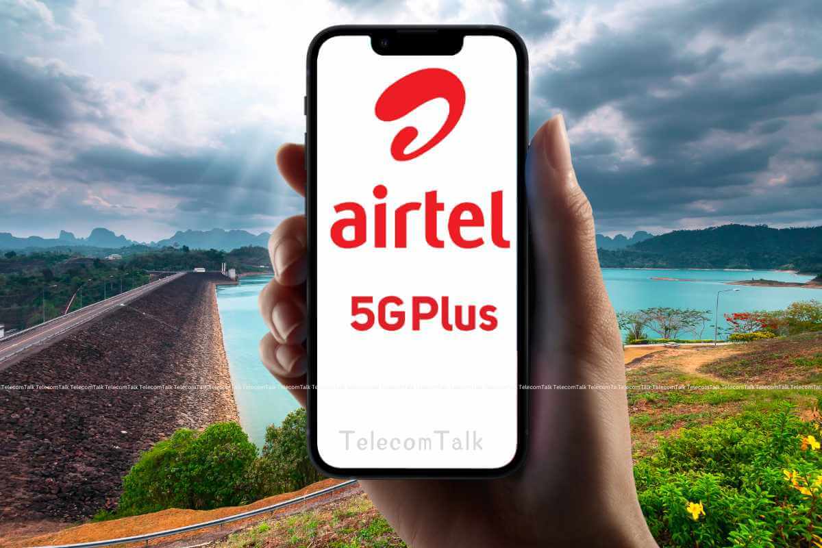 Smartphone displaying Airtel 5G Plus advertisement.