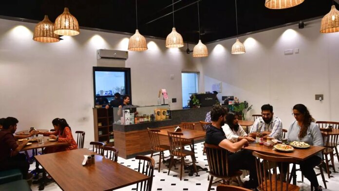 Analysts: QSR Sector Facing Pressure from Decline in Dine-In Customers and Rise in Delivery Orders on Aggregators