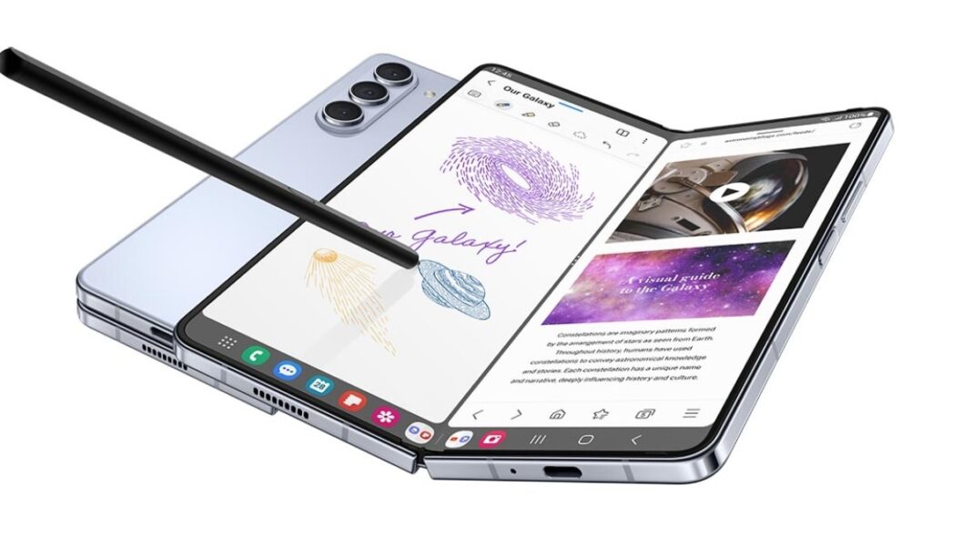 Foldable smartphone with stylus and drawing app.