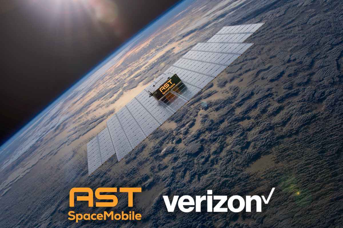 Satellite over Earth, AST SpaceMobile and Verizon logos.