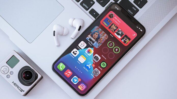 iOS 18 Update: Control Centre Revamp and New Music Widget for iPhone, Says Report