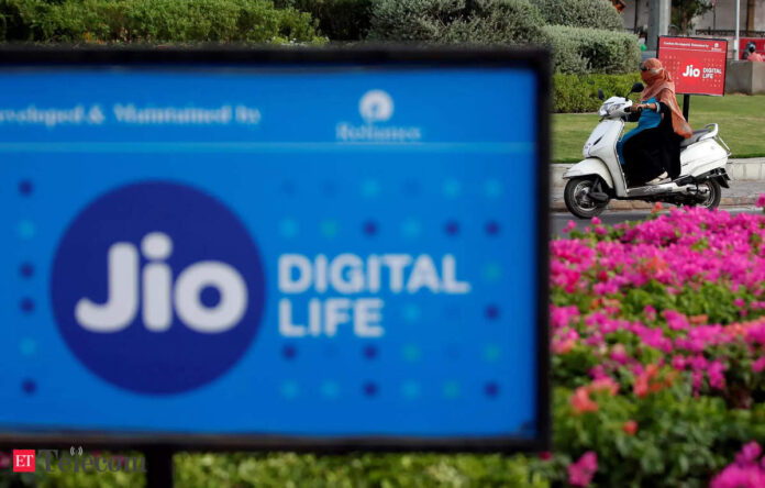 Jio surpasses Airtel in 4G/5G user growth in April