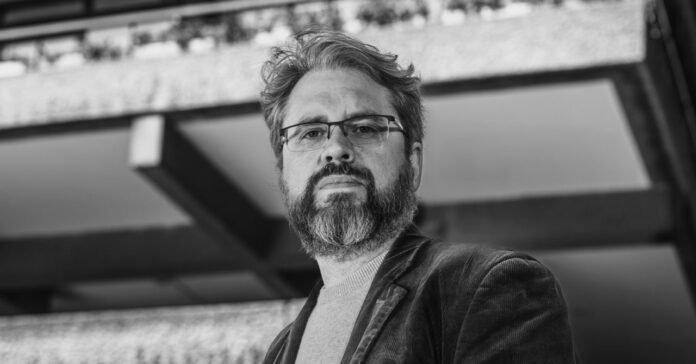 Leading a Digital Sleuths Army in the AI Era: Strategies for Success