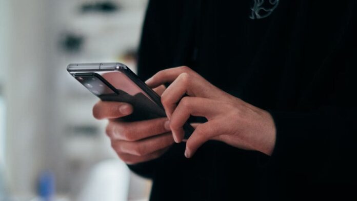 Samsung plans to introduce new time-check feature on Galaxy devices, even when screen is off, says report.