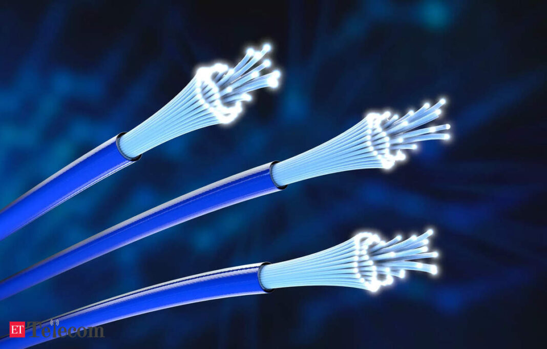 Illuminated fiber optic cables with glowing ends