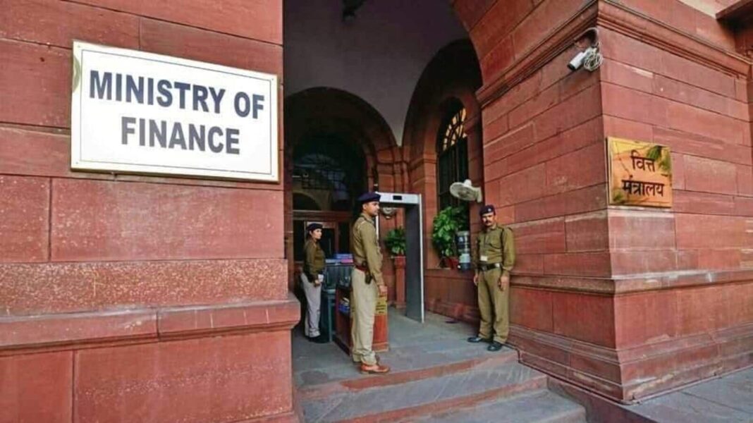 Guards outside Ministry of Finance building.