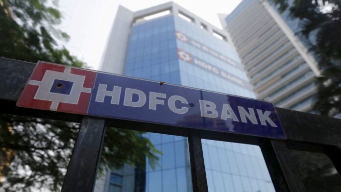 HDFC Bank sees decline in deposits and advances growth in Q1
