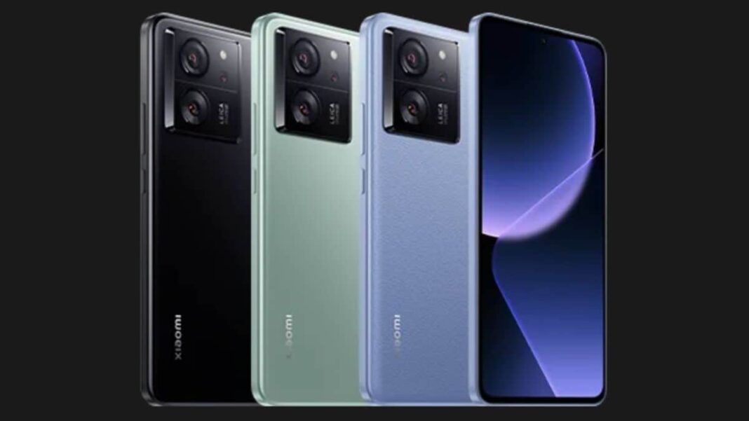 Three new smartphones with cameras displayed.