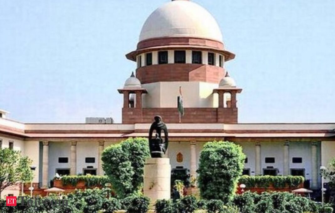 Supreme Court building of India with statue.