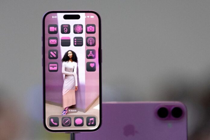 Apple Faces Reduced Privacy Lawsuit Concerning Its Applications