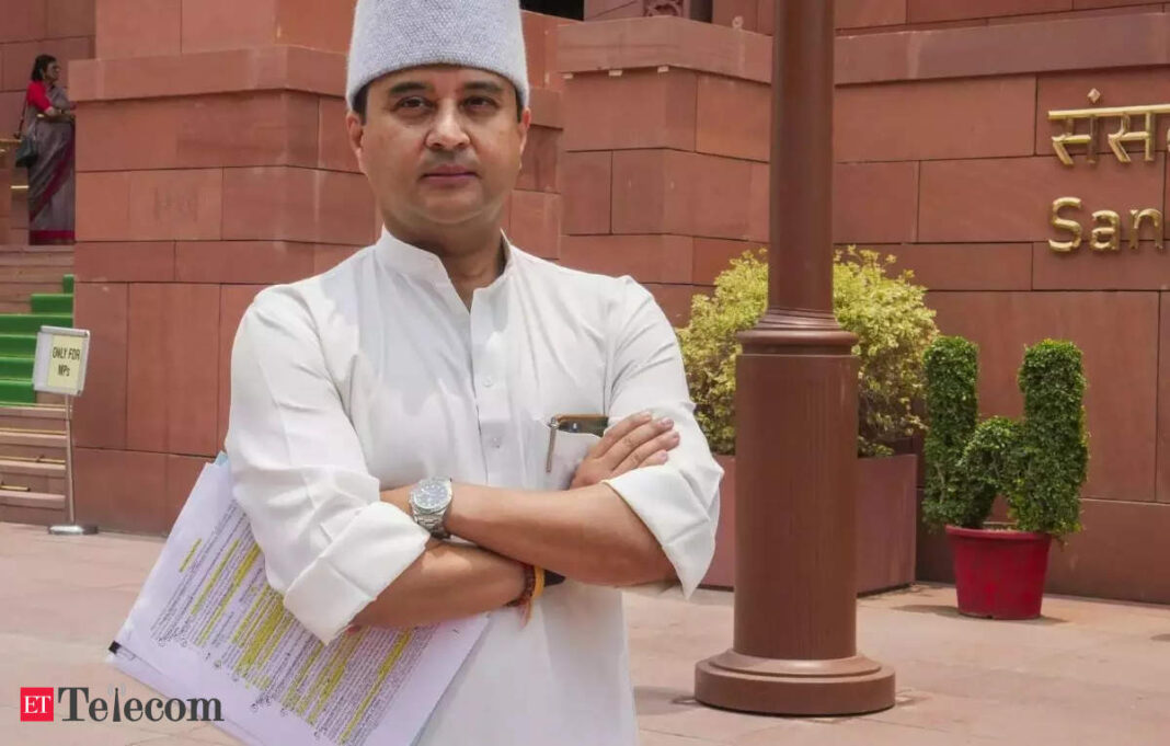 Man in traditional attire outside government building.