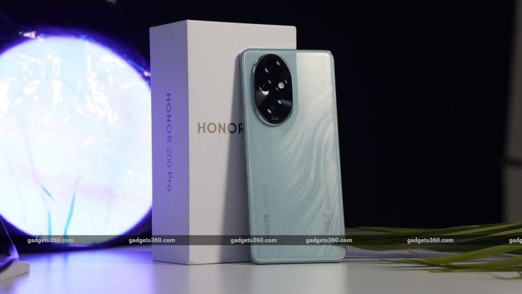 HONOR 200 Pro smartphone and box displayed on desk.