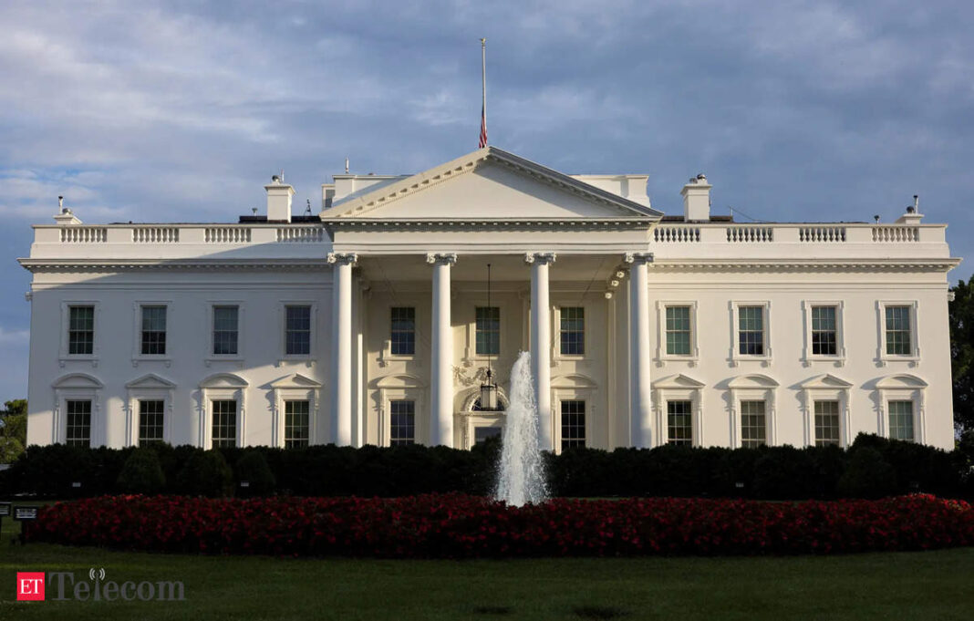 The White House exterior with fountain and garden.