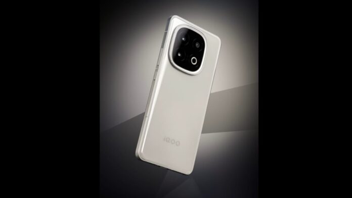 iQOO 13 Display Features Revealed; Achieves Over 3 Million in AnTuTu Score