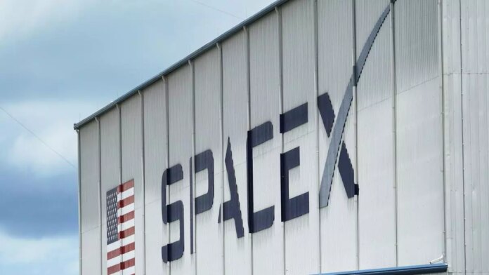 SpaceX Successfully Reels in Booster Rocket for Musk’s Mars Vision
